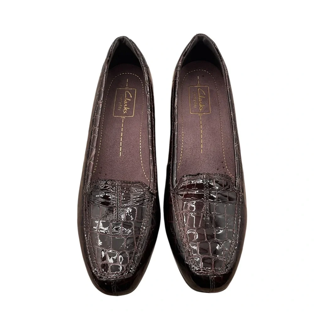 Clarks Everyday Burgundy Croc Embossed Patent‎ Leather Loafers Womens 9N 82700